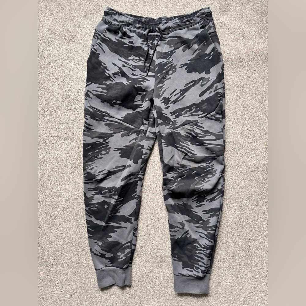 Mens Nike Tech Fleece Joggers Camo Print Casual Size Medium Like NEW Athleisure